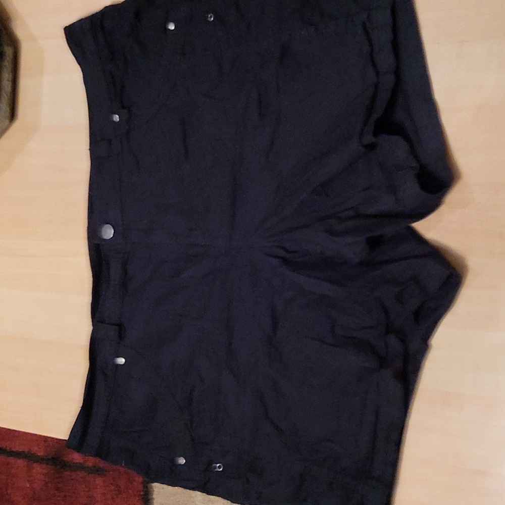 BLACK SOFT SHORTS